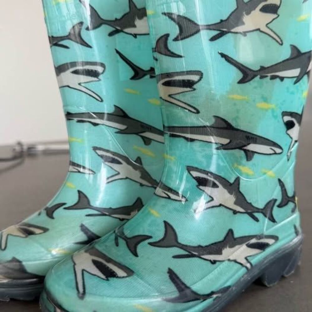 Western Chief Tropic Shark Lighted Rain Boots Size 8